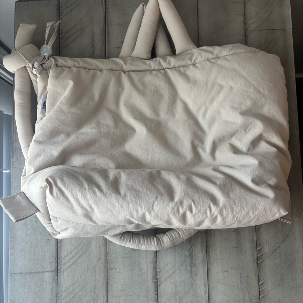 Olend Ona Soft Bag Cream Puffer Tote Bag - Picture 3 of 6